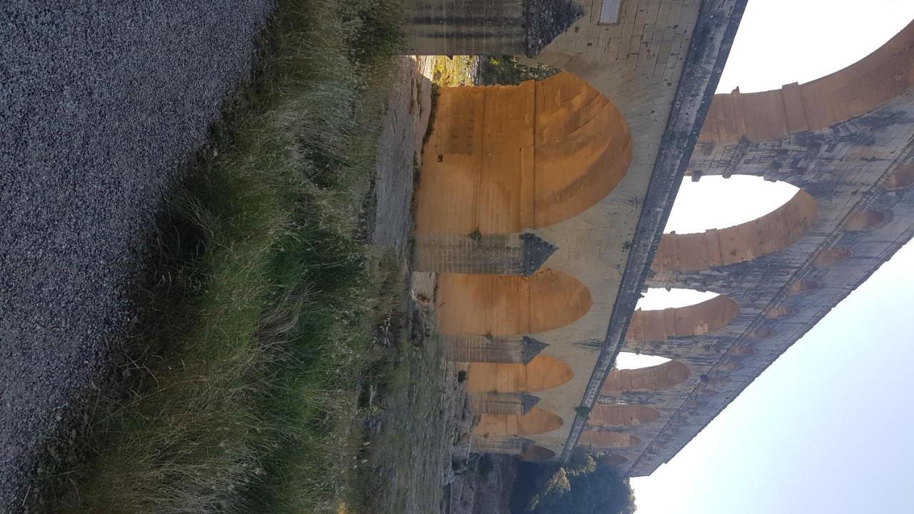 Le Mazet Des Cigales Villa Vers Pont du Gard Luaran gambar