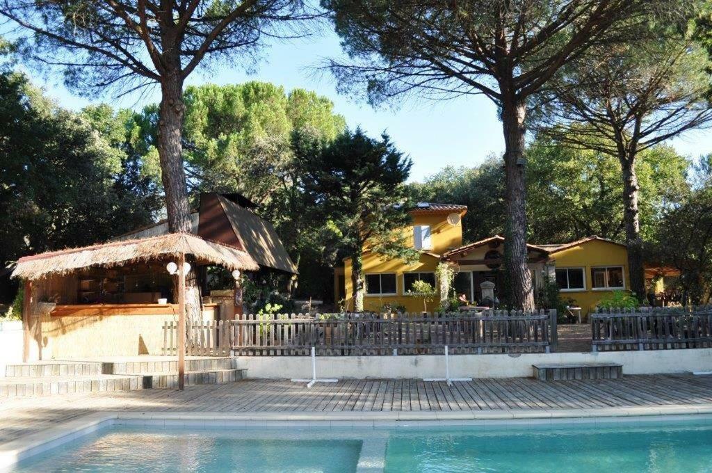 Le Mazet Des Cigales Villa Vers Pont du Gard Luaran gambar